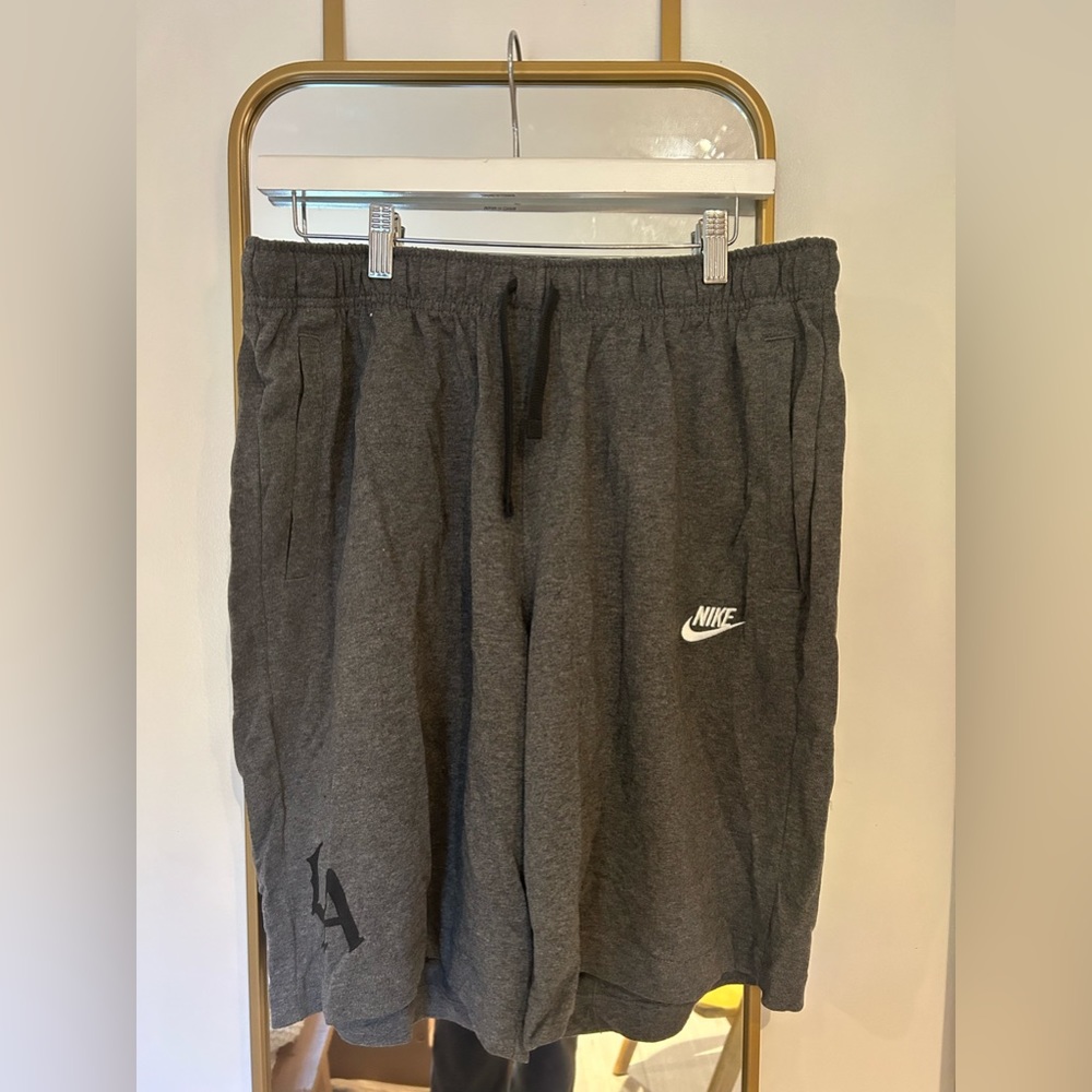 Los Angeles Clippers Nike NBA New Men’s Athletic Shorts. Grey. Size Large.